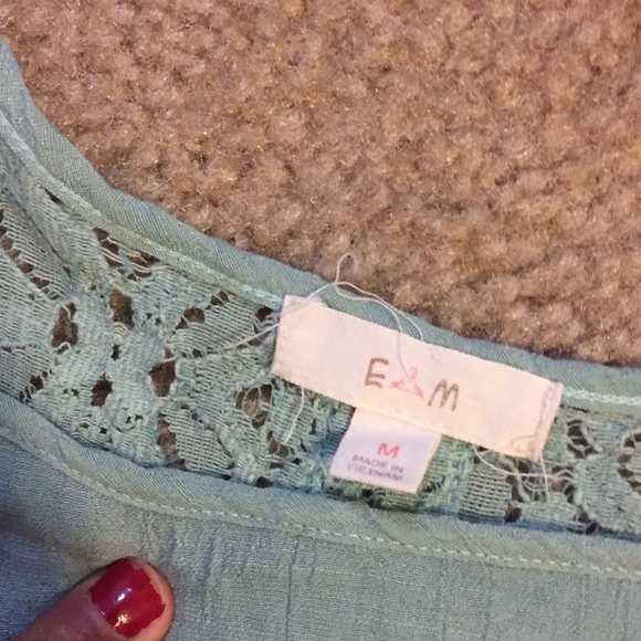 Lace button back Shirt - Picture 6 of 6